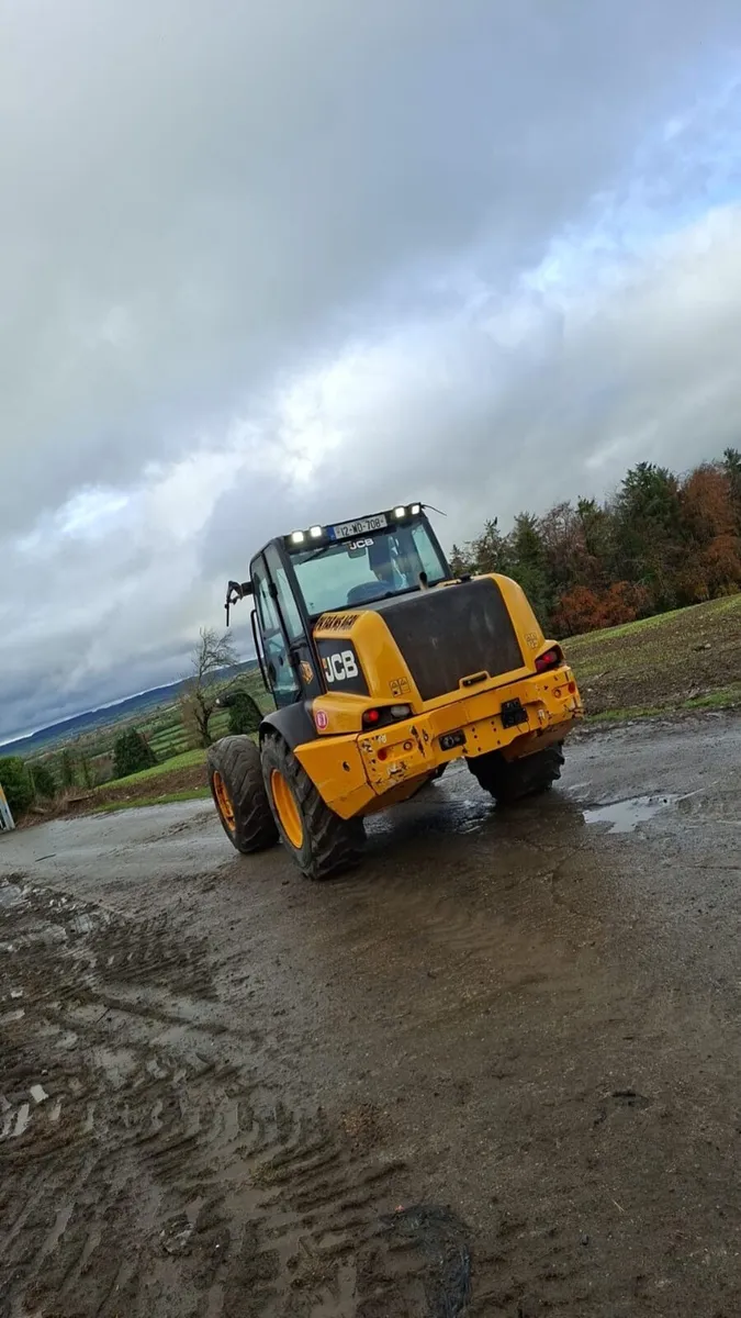 JCB 310 2012 - Image 2