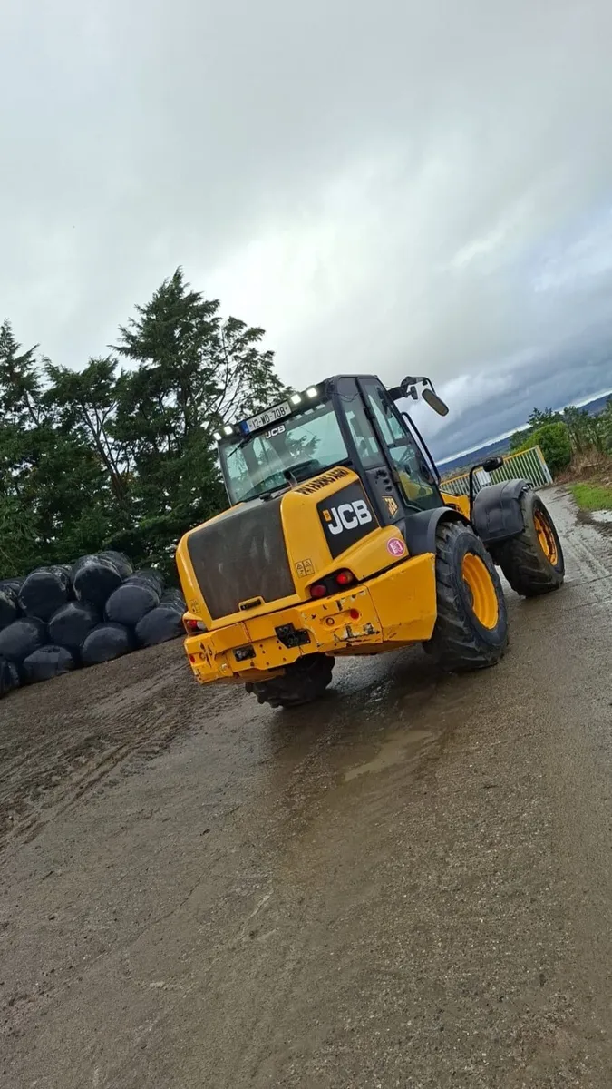 JCB 310 2012 - Image 4