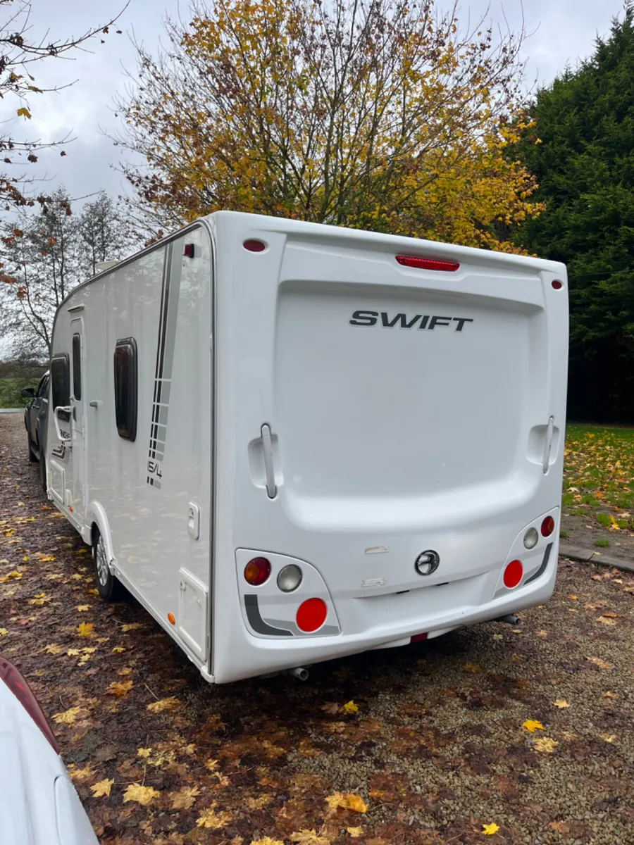 Swift 4 Berth Fixed Bed Lightweight Caravan - Image 3
