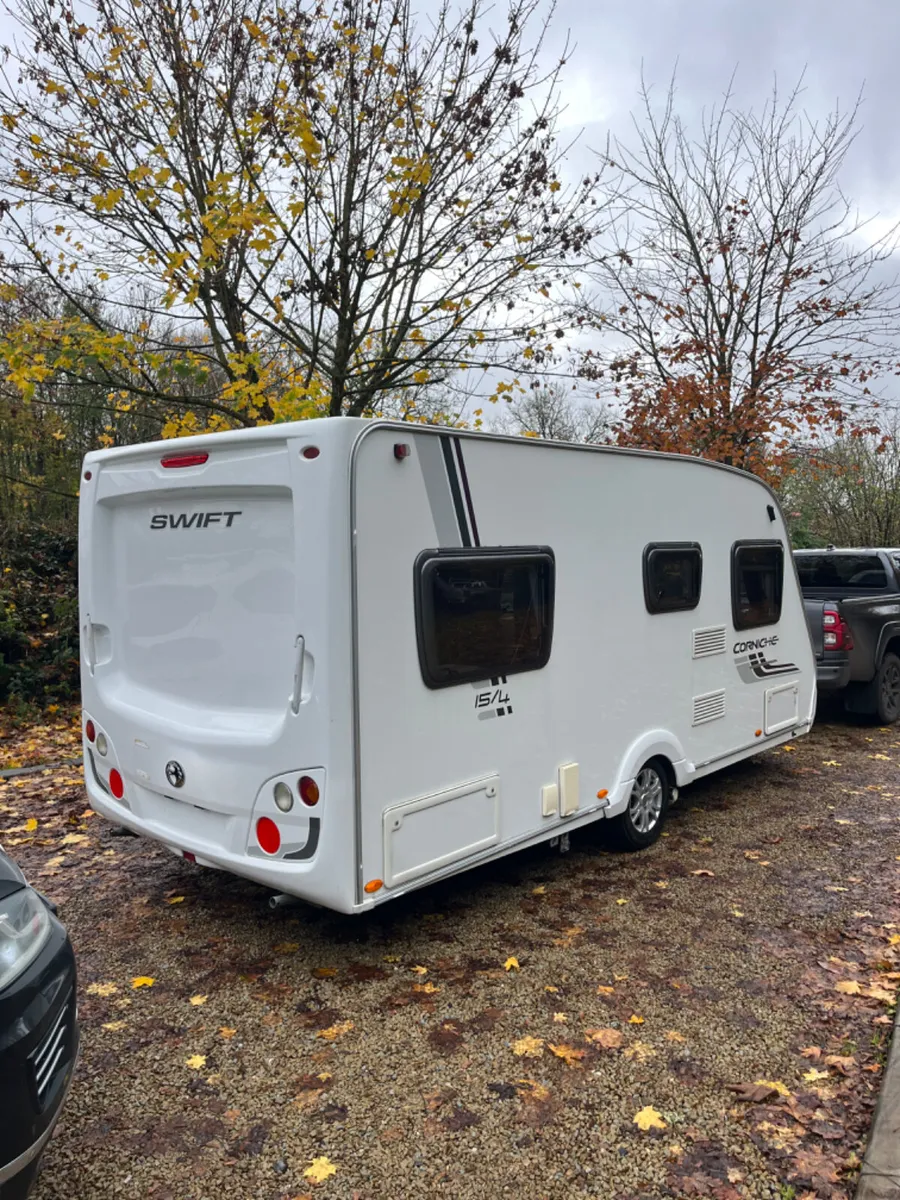 Swift 4 Berth Fixed Bed Lightweight Caravan - Image 4