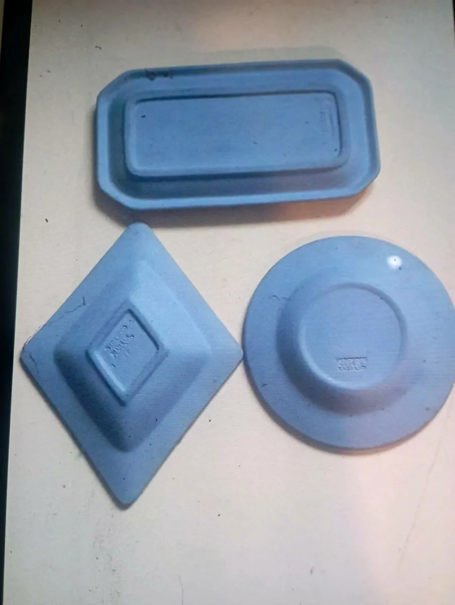 WEDGEWOOD BLUE SMALL PLATES FROM ENGLAND - Image 2