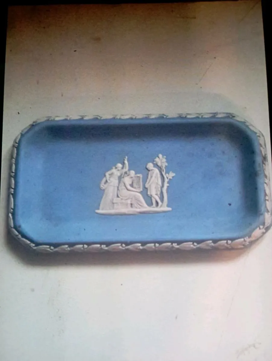 WEDGEWOOD BLUE SMALL PLATES FROM ENGLAND - Image 3