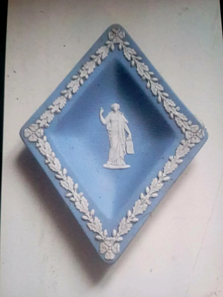 WEDGEWOOD BLUE SMALL PLATES FROM ENGLAND - Image 4