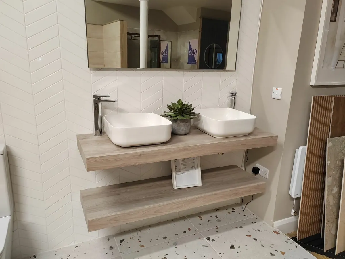 Bathroom vanity - Image 1