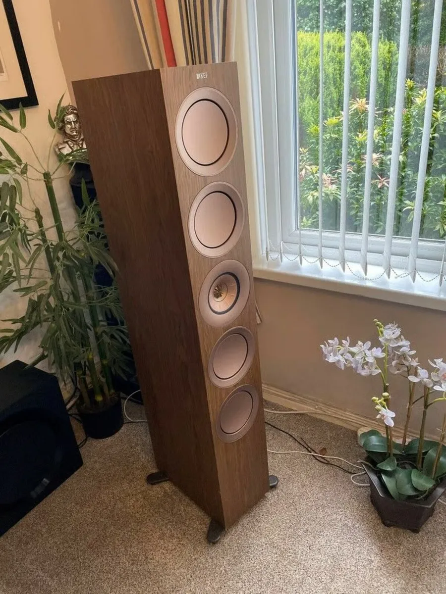 KEF R11 Floor Standing Speakers (Non Meta)