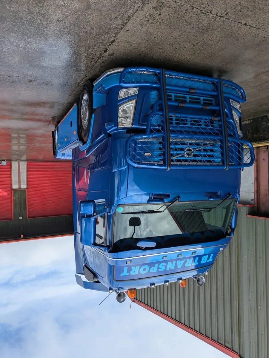 VOLVO FH3 FULL AIR + URBAN TAILLIFT - Image 2