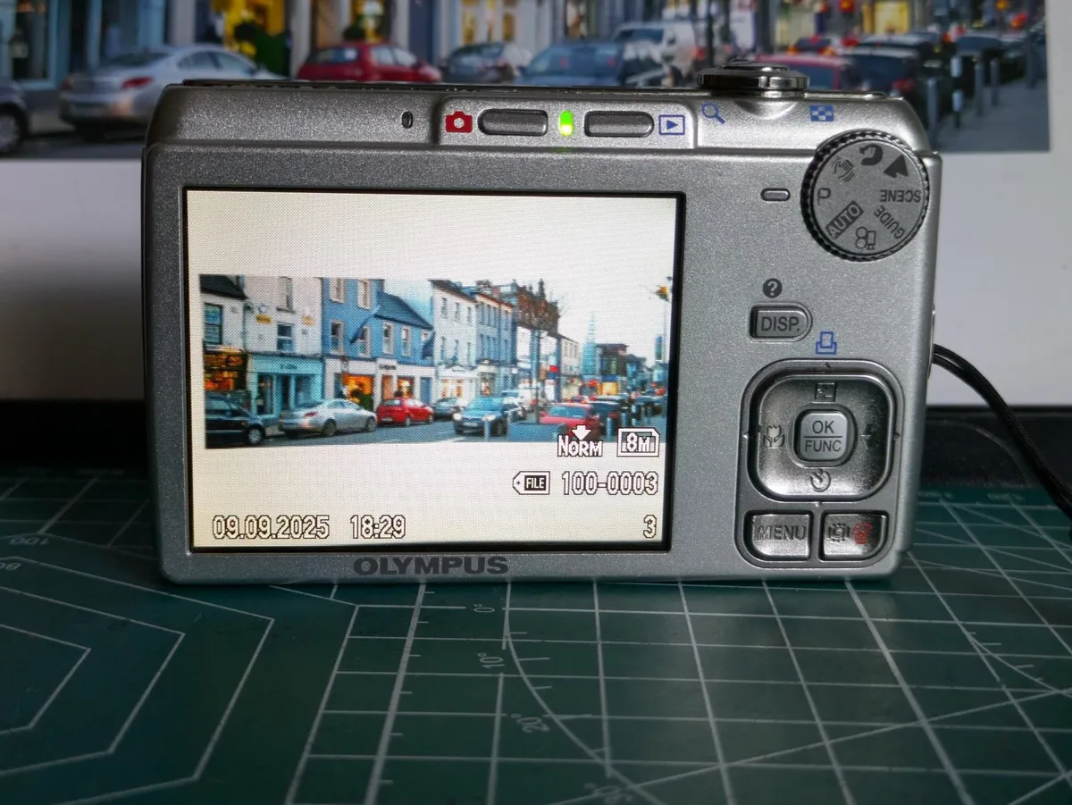 Olympus FE-320 8MP CCD 🎨 digital compact camera - Image 2