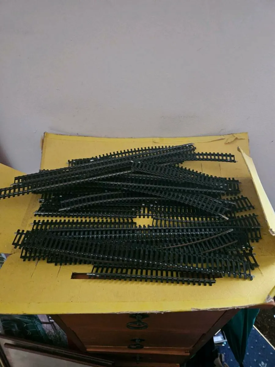 Hornby OO Gauge Track 35 pieces - Image 1