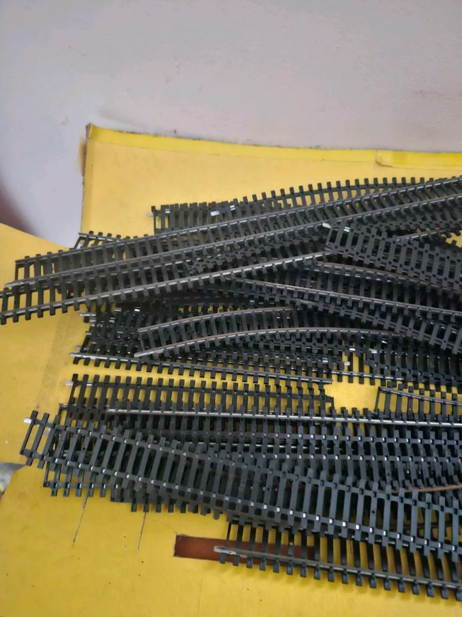 Hornby OO Gauge Track 35 pieces - Image 2