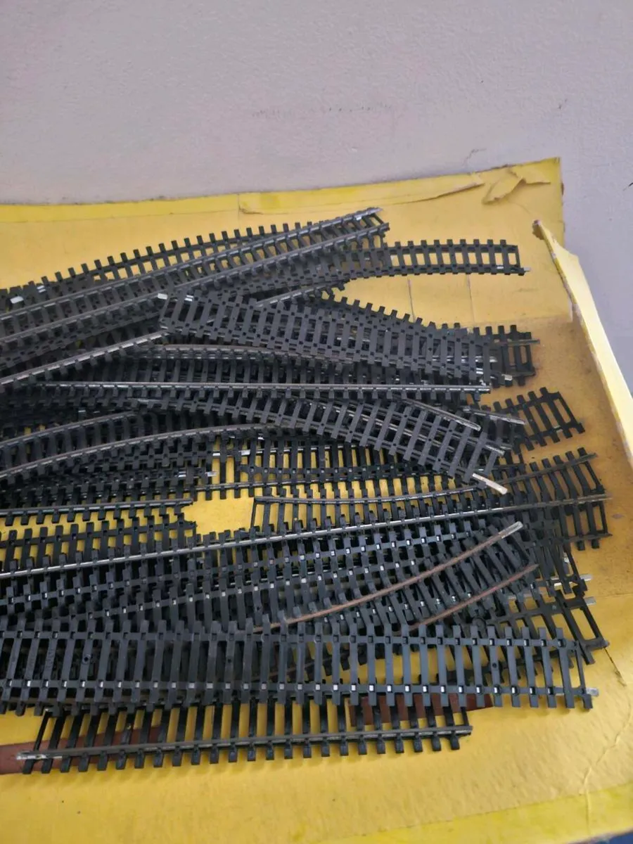 Hornby OO Gauge Track 35 pieces - Image 3