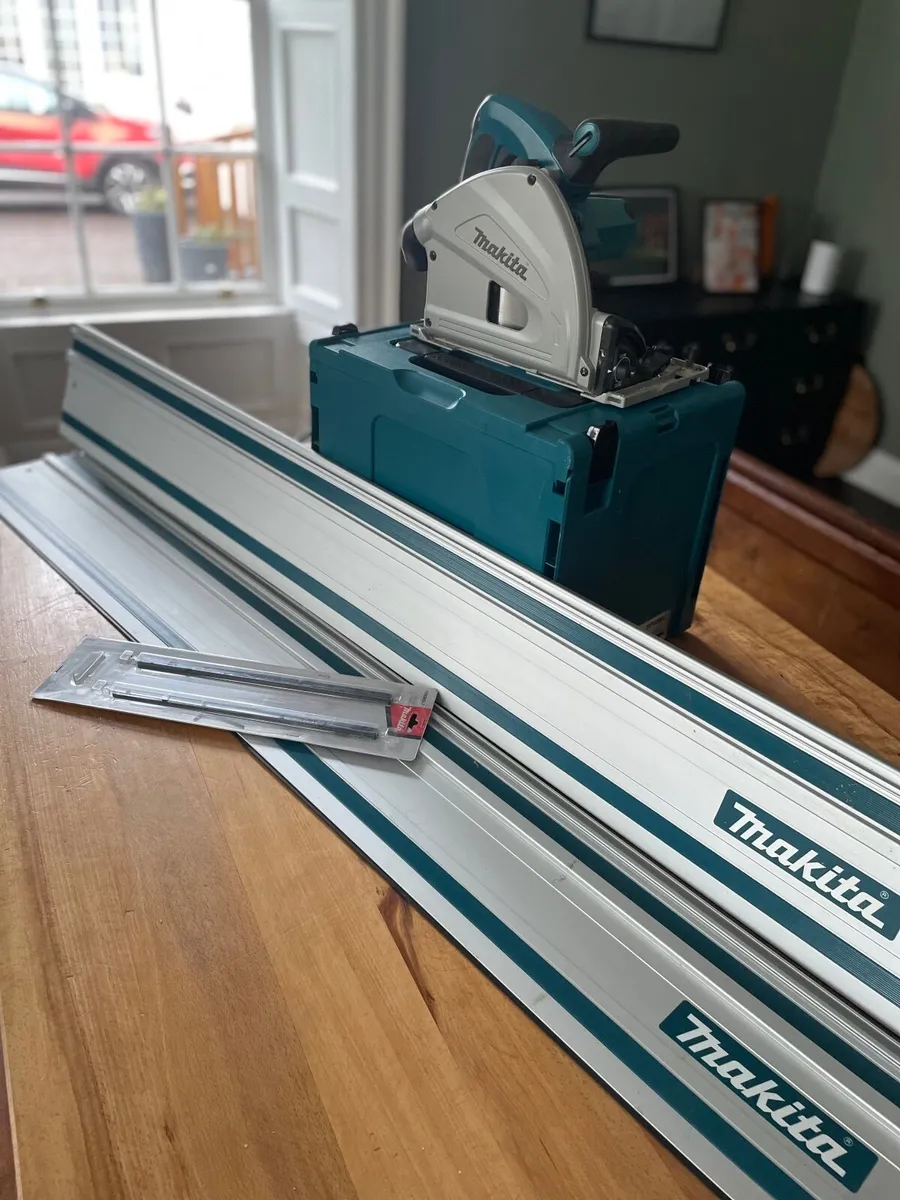 Makita SP6000J1 Plunge Cut Saw Kit with 2 x 1.5m R - Image 1