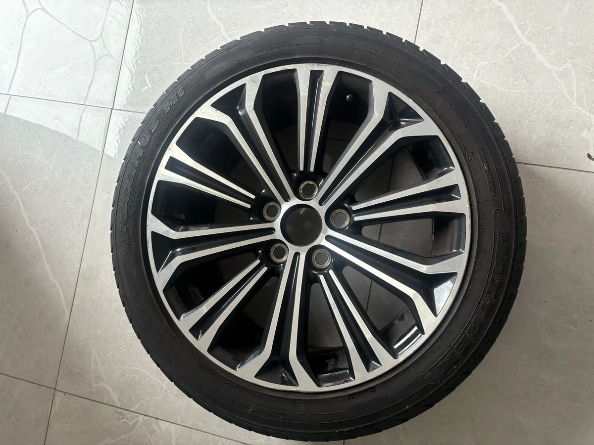 Toyota 17 alloy wheel plus tyre - Image 1