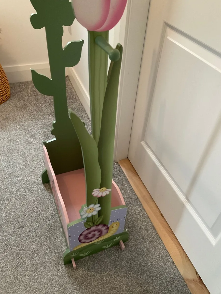 Child’s clothes rail - Image 1