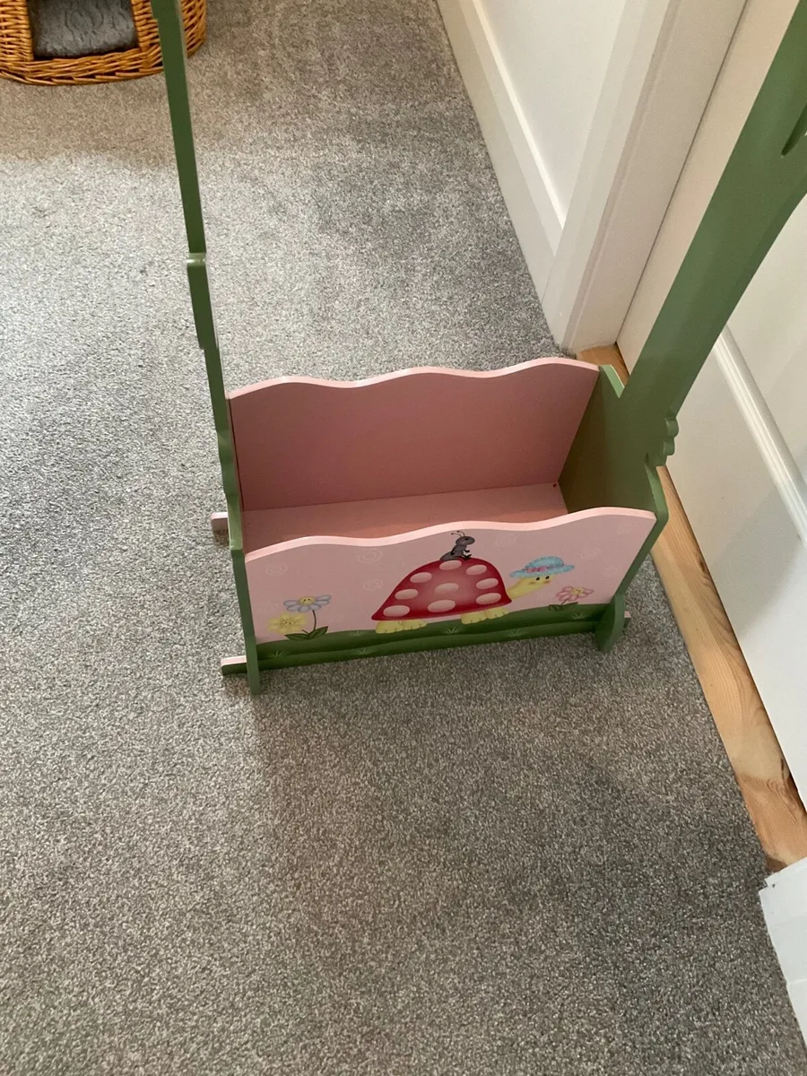 Child’s clothes rail, great condition - Image 3