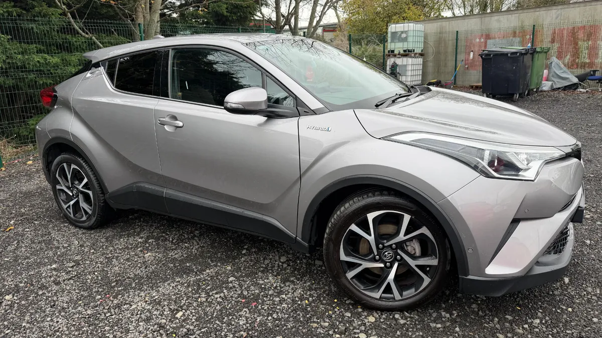 Toyota C-HR 2018 Hybrid Automatic - Image 2