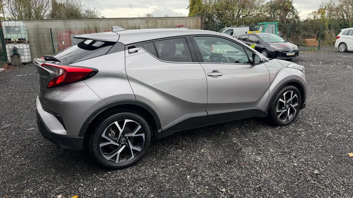 Toyota C-HR 2018 Hybrid Automatic - Image 4