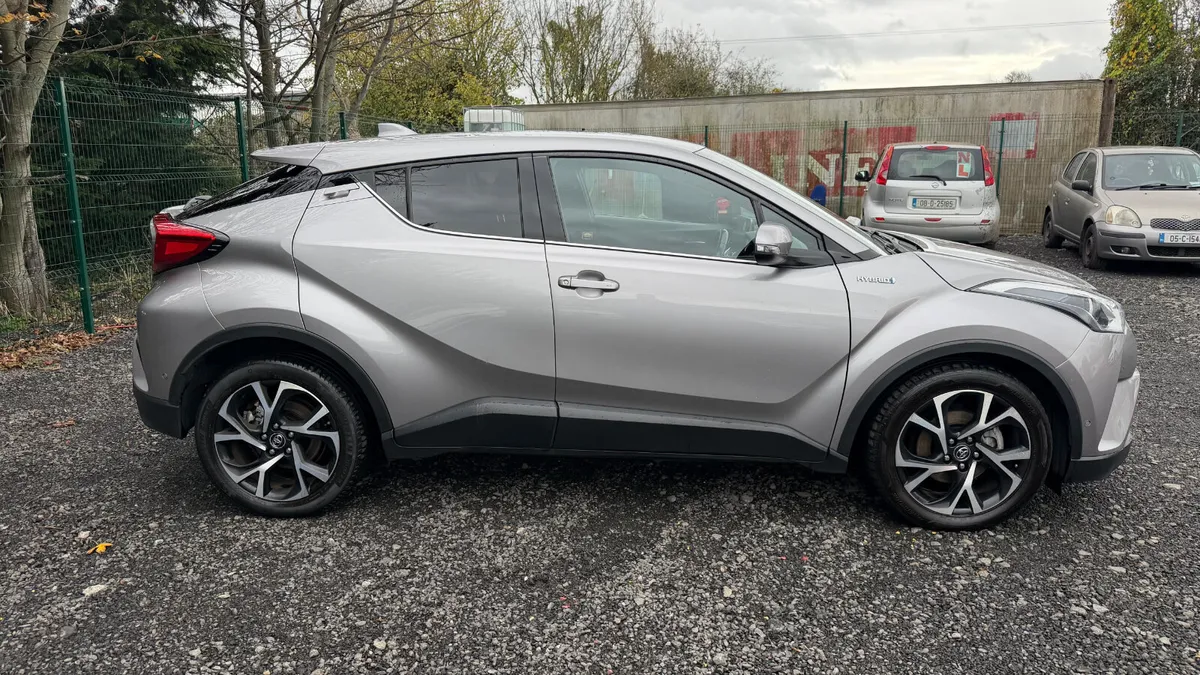 Toyota C-HR 2018 Hybrid Automatic - Image 3