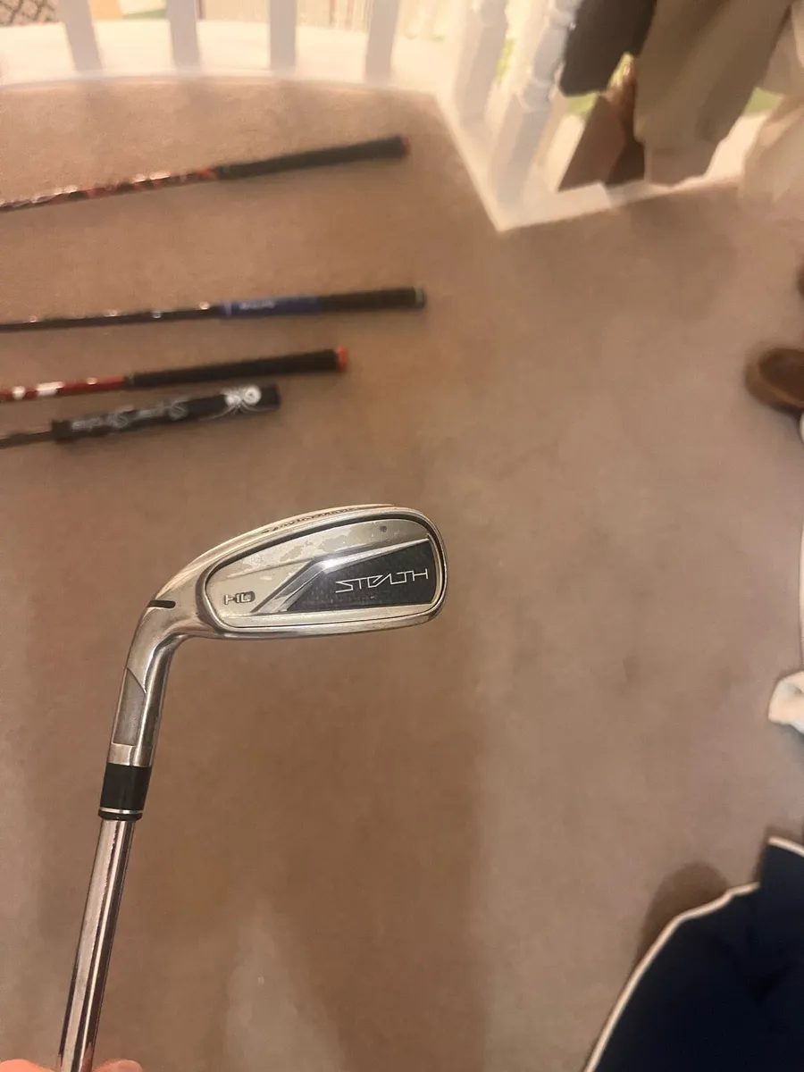 TaylorMade Stealth Irons Left handed - Image 1