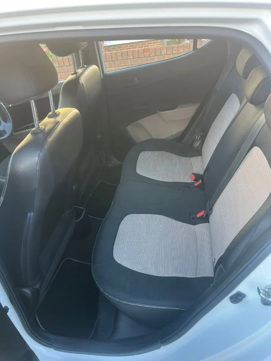 Hyundai i10 DELUXE 2015 - Image 3