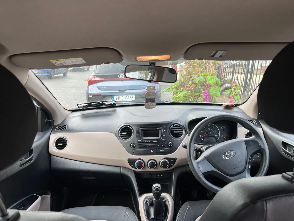 Hyundai i10 DELUXE 2015 - Image 4