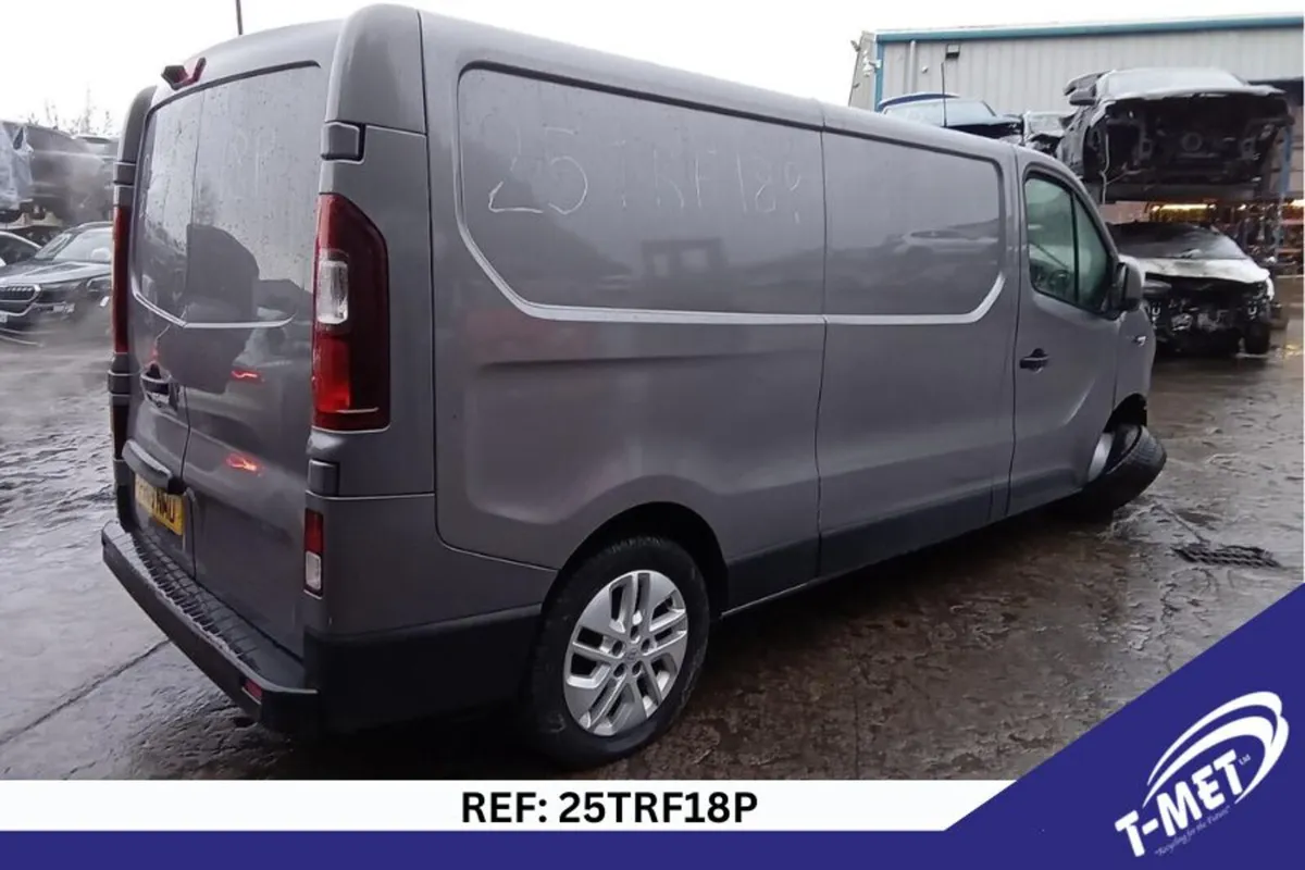 2018 RENAULT TRAFFIC BREAKING FOR PARTS - Image 3