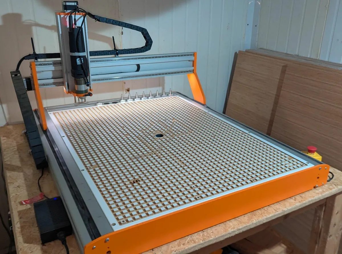 Stepcraft M1000 CNC, tool changer, vacuum table + - Image 1
