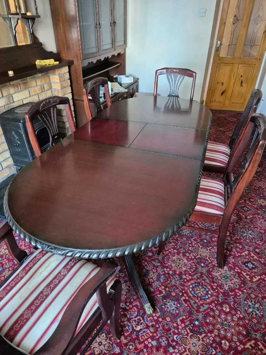 Table and Chairs - Image 3