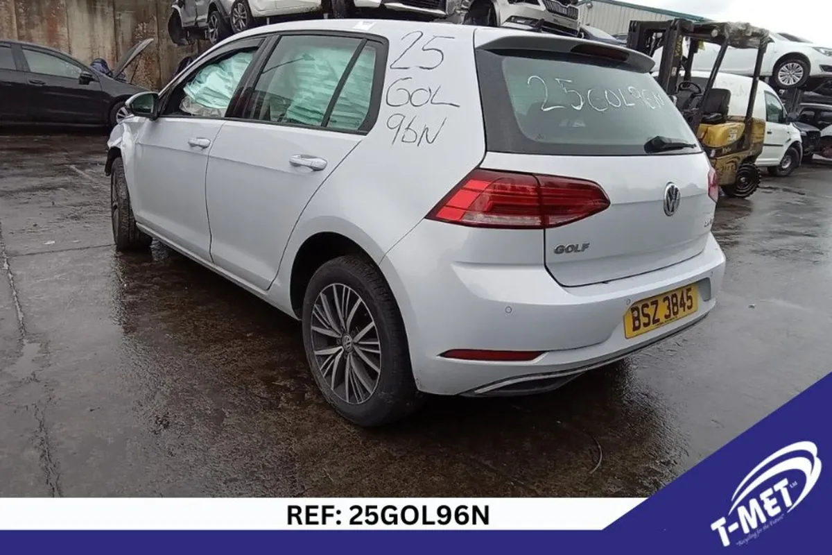 2017 VOLKSWAGEN GOLF BREAKING FOR PARTS - Image 1