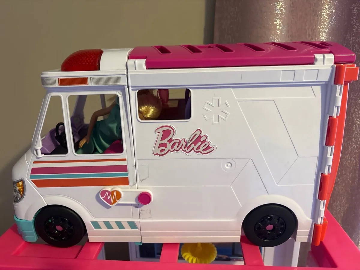 barbie ambulance and babies set - Image 1