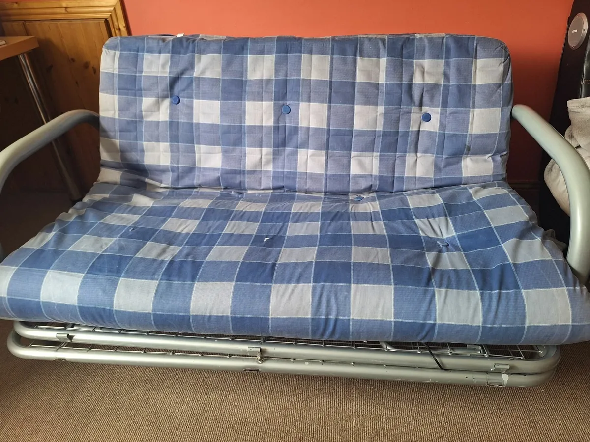 Pull out sofa bed