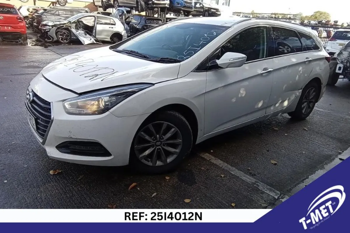 2017 HYUNDAI I40 BREAKING FOR PARTS - Image 3