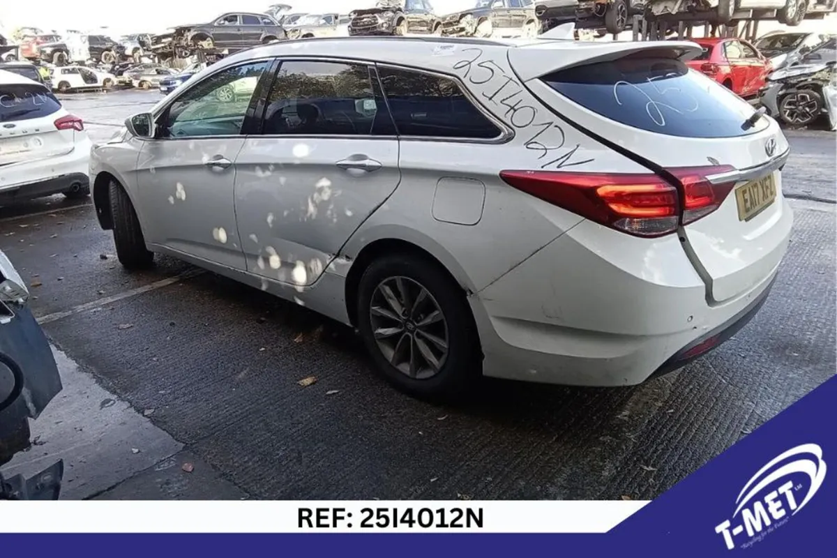 2017 HYUNDAI I40 BREAKING FOR PARTS - Image 4