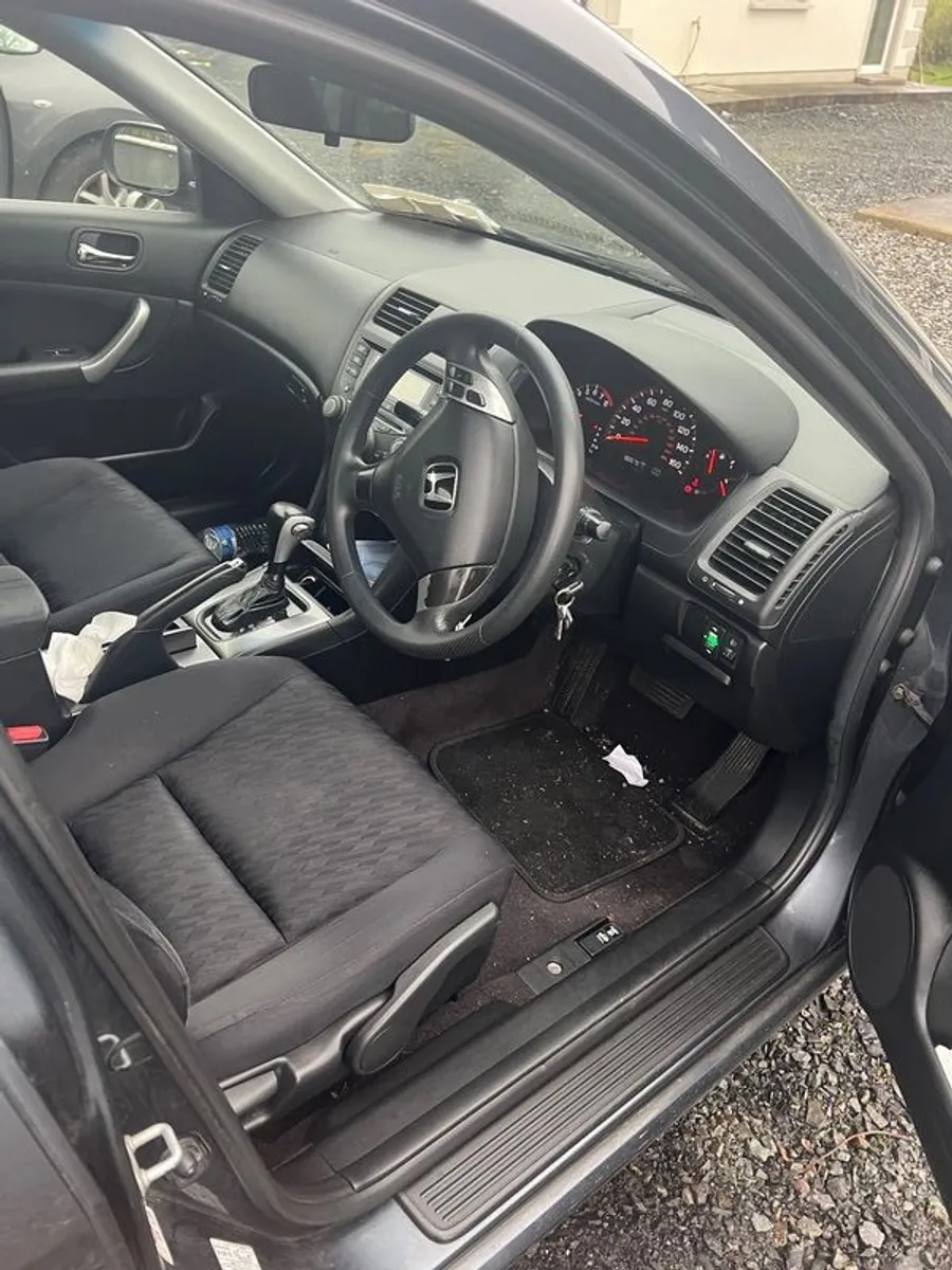 2004 Honda Accord - Image 4