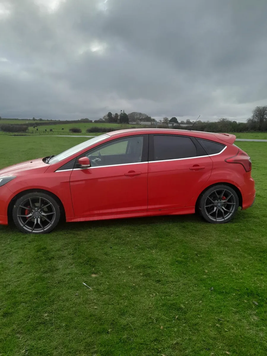 Ford Focus 2013 - Image 2