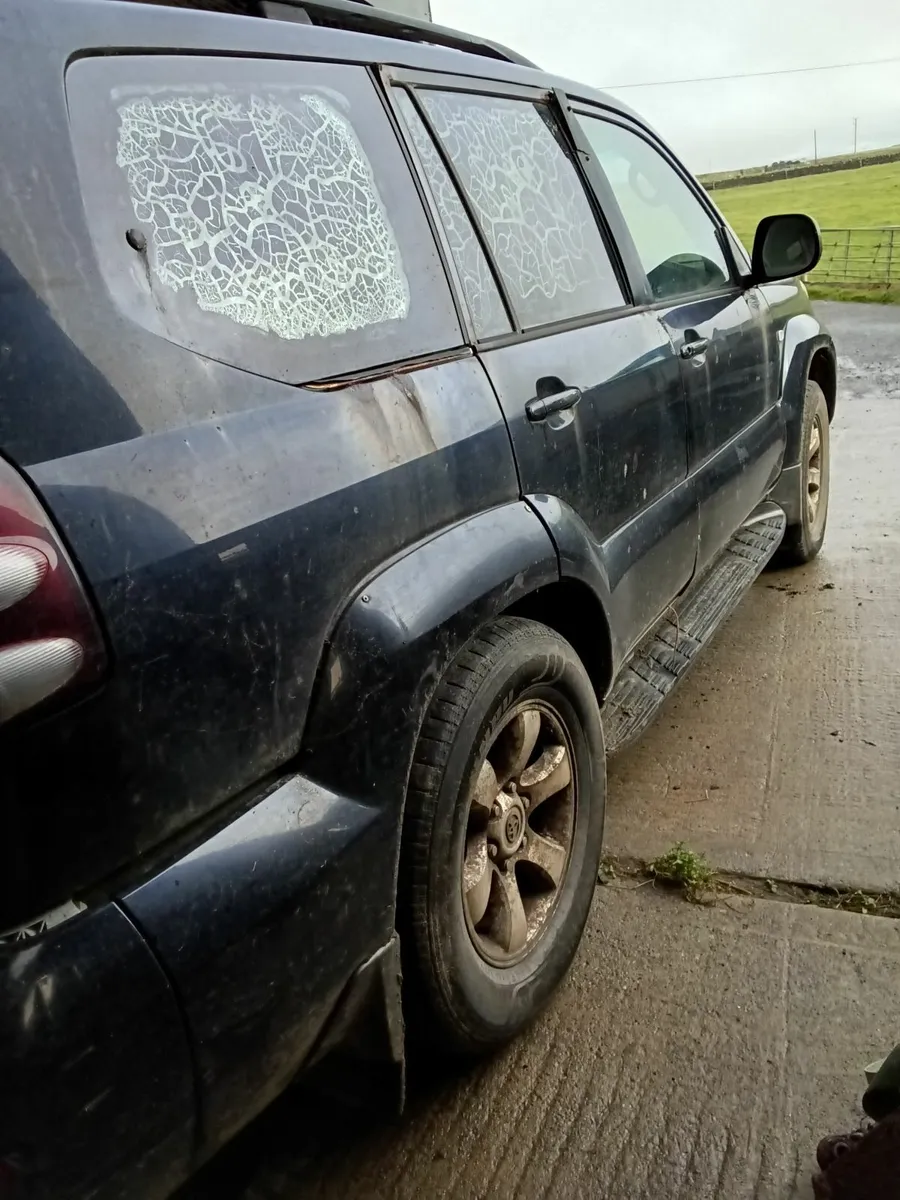 Toyota Land Cruiser 2004 - Image 2