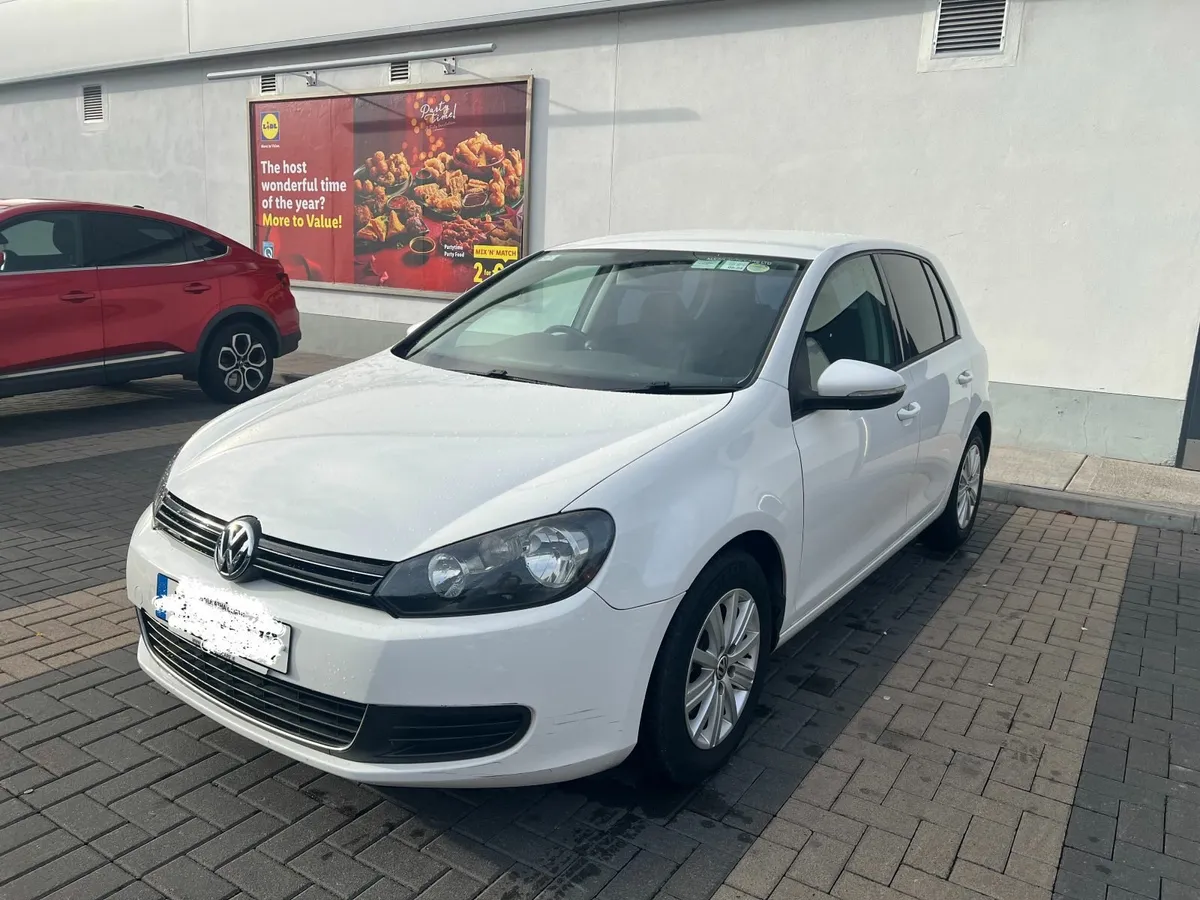 2013 Golf Automatic with heavy scratches - Image 1