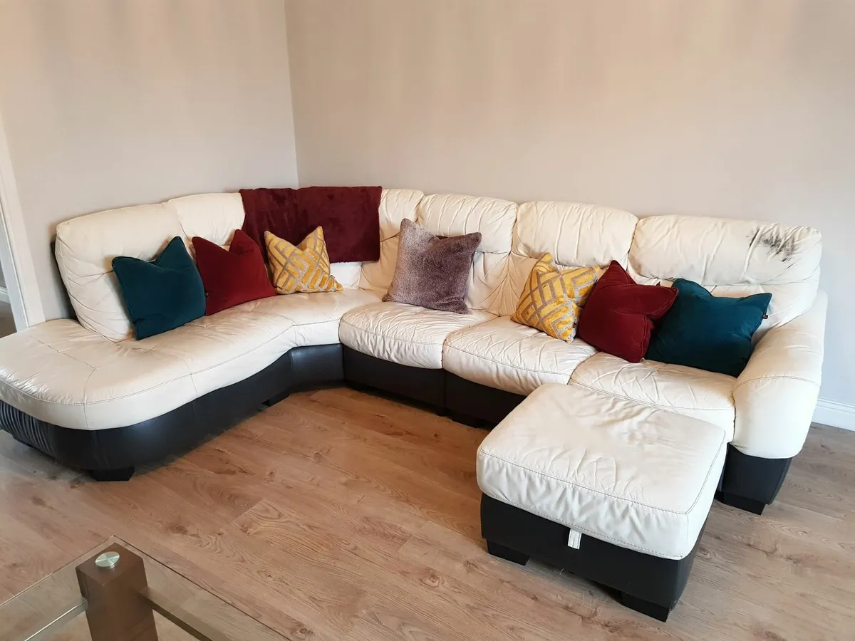 Leather corner suite with foot stool - Image 1