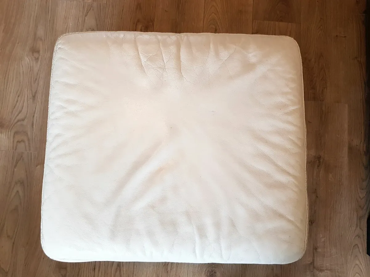 Leather corner suite with foot stool - Image 3