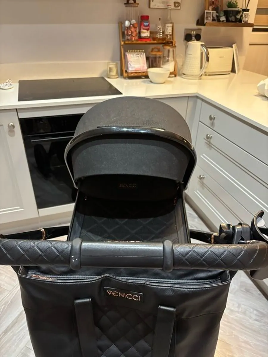 Venicci 3 in 1 travel system buggy - Image 3