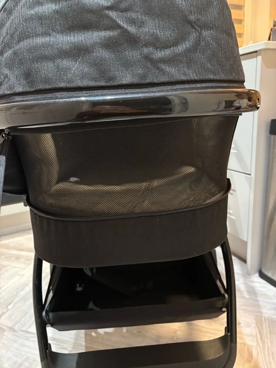 Venicci 3 in 1 travel system buggy - Image 4