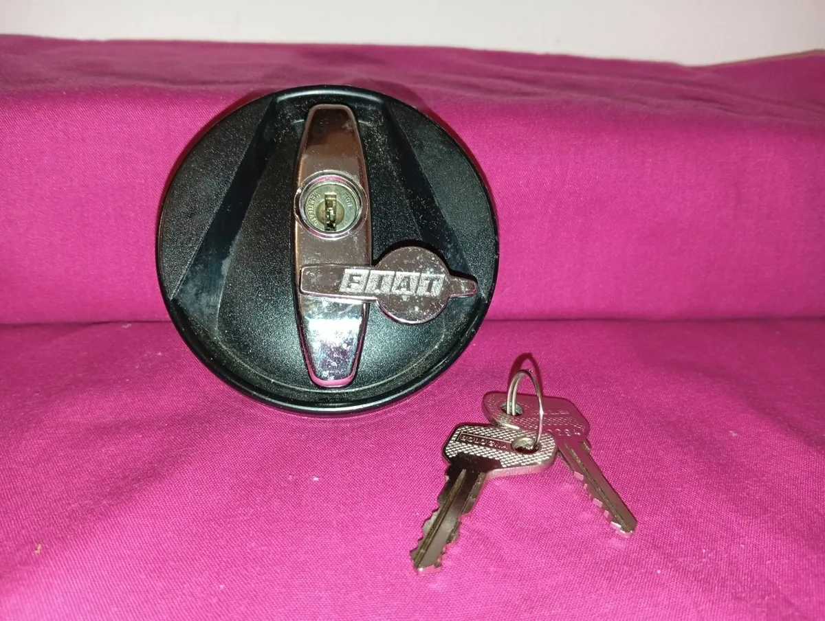 Vintage Fiat Petrol Locking Cap with 2 keys g/c - Image 1
