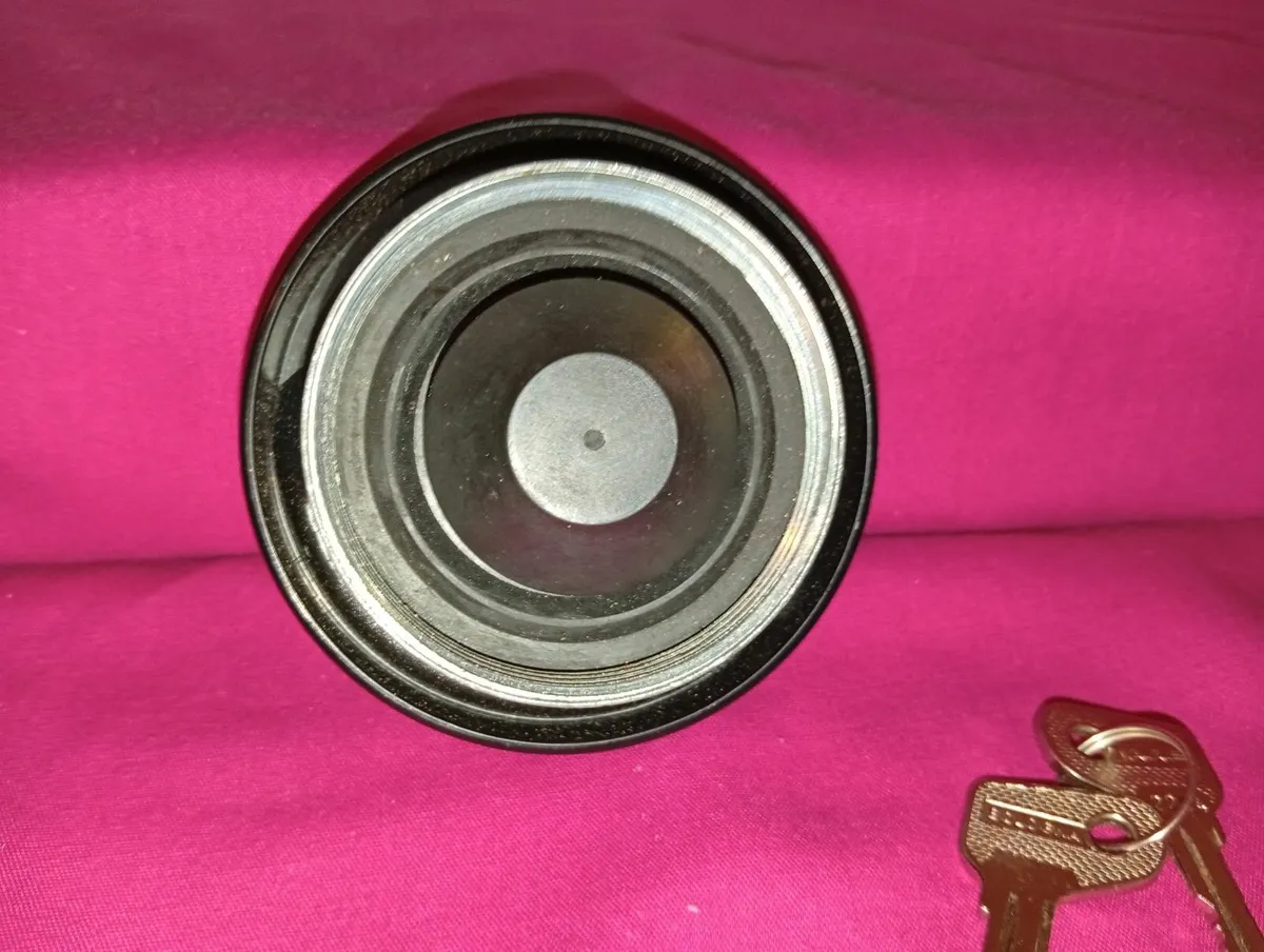 Vintage Fiat Petrol Locking Cap with 2 keys g/c - Image 2
