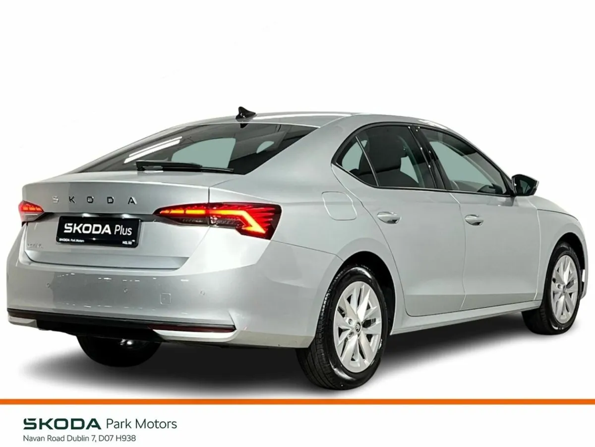 Skoda Octavia Selection 2.0TDI 115BHP - Reversing - Image 3