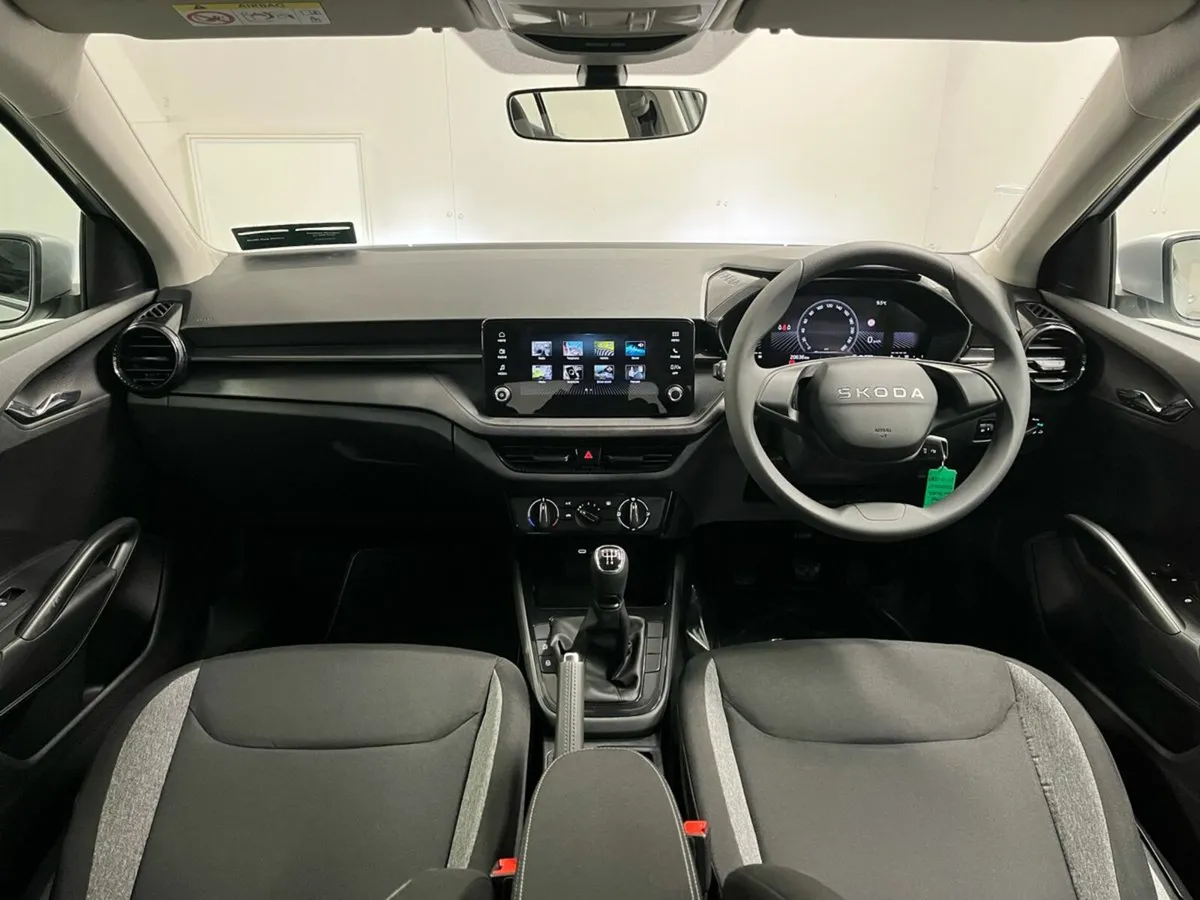 Skoda Fabia Essence 1.0MPI 80HP - Parking Sensors - Image 4