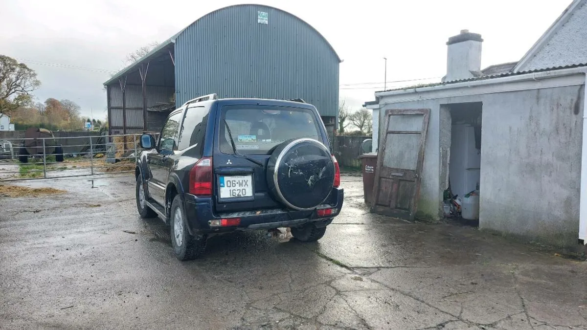 Mitsubishi pajero 3.2L - Image 3