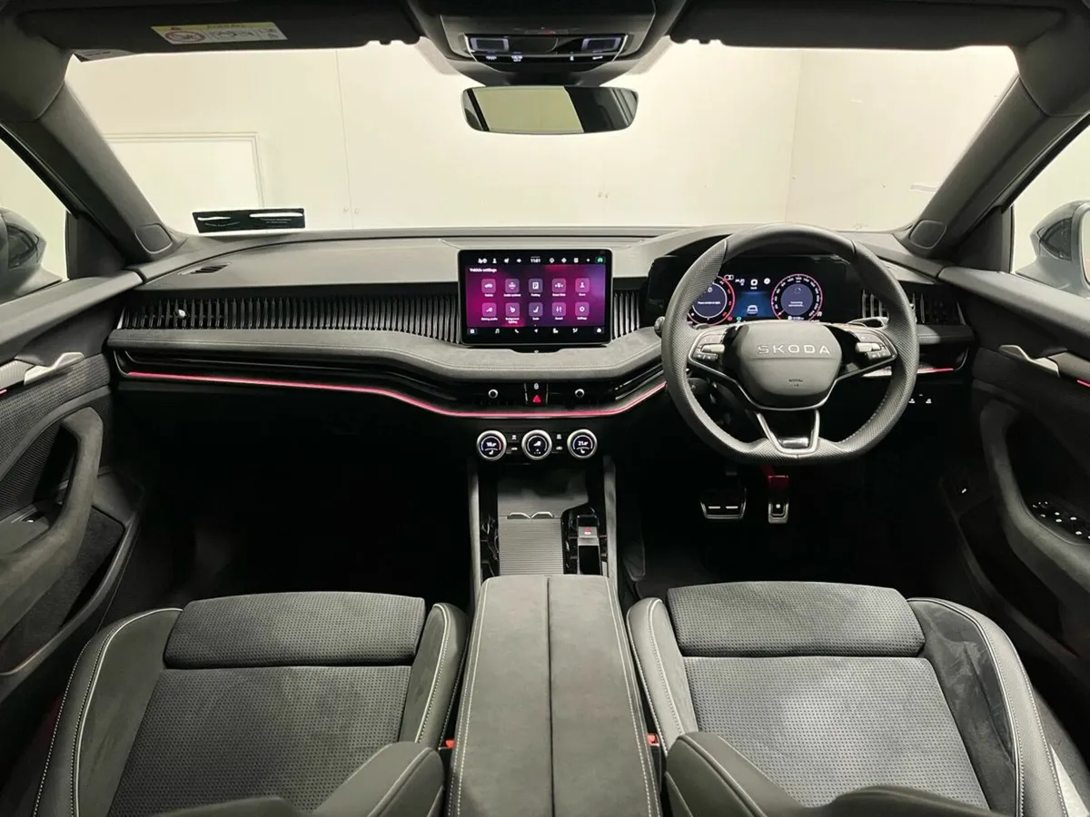 Skoda Superb Sportline DSG 2.0TDI 150BHP - Reversi - Image 4