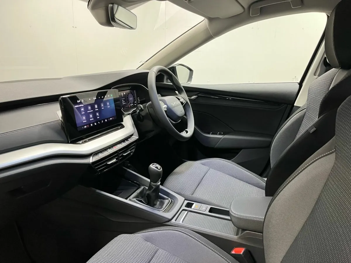 Skoda Octavia Selection 2.0TDI 115BHP - Reversing - Image 4