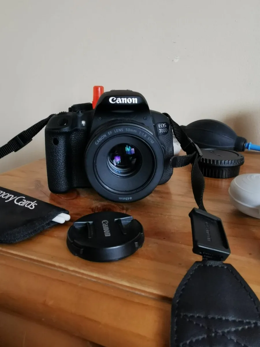 Canon EOS 700D Camera & Accessories - Image 1