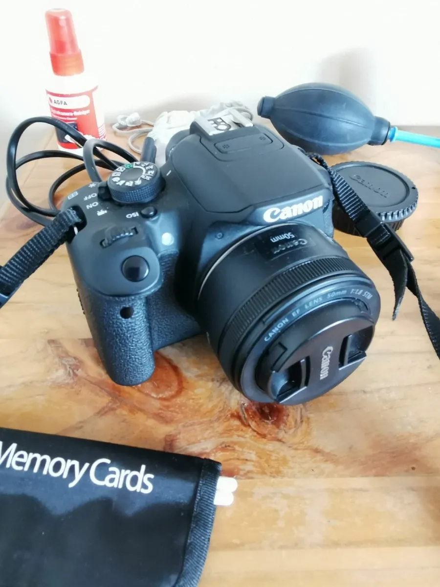 Canon EOS 700D Camera & Accessories - Image 3