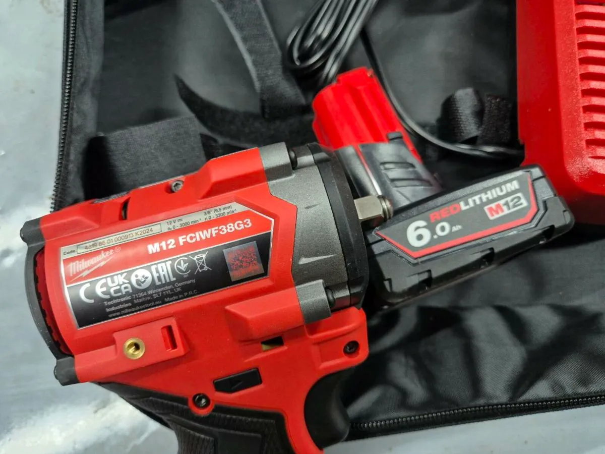 Milwaukee M12 Fuel 3/8' Stubby Wrench Kit 6.0ah - Image 3